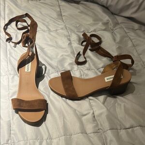 Steve Madden Brown Flat Sandals Minimalist Design